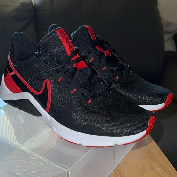 NIKE LEGEND ESSENTIAL 2 MEN'S SPORTS TRAINERS. - Picture 1 of 6